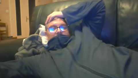 Snapshot of bozo81 chatting on 4, 12, 2025 bozo81 online show from 4, 12, 2025