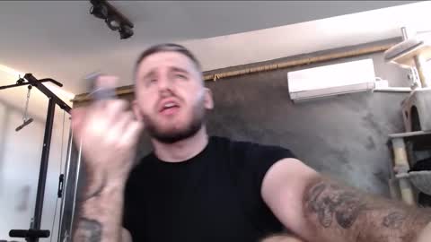 Snapshot of brad_pittfall chatting on 30, 9, 2025 ask me online show from 30, 9, 2025