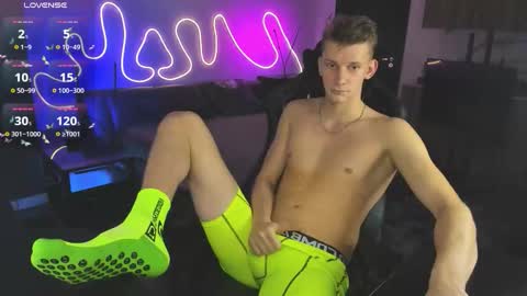 Snapshot of bradmaloney chatting on 8, 11, 2025 brad maloney online show from 8, 11, 2025