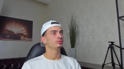 Snapshot of brandontatex chatting on 18, 12, 2024 BrandonTateX online show from 18, 12, 2024