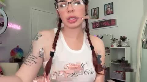 Snapshot of bratbarbie chatting on 5, 5, 2026 Goddess Samantha online show from 5, 5, 2026