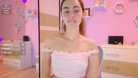 Snapshot of bratty_bun chatting on 8, 11, 2025 Annie online show from 8, 11, 2025