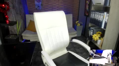 Briana online show from 9, 9, 2025