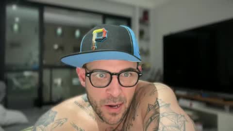 Snapshot of brightbluebrazilianeyes chatting on 5, 7, 2026 Ricardo online show from 5, 7, 2026