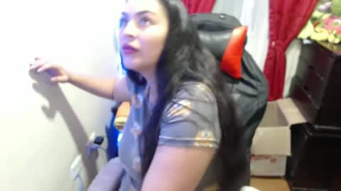 scarleth    follow mee 3 kis online show from 11, 1, 2025