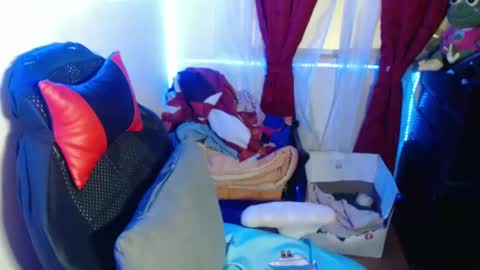 scarleth    follow mee 3 kis online show from 23, 1, 2025