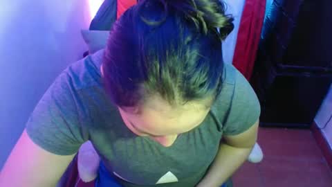 scarleth    follow mee 3 kis online show from 10, 2, 2025