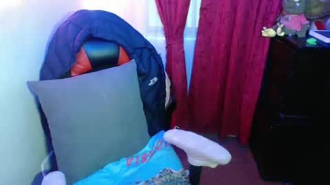 scarleth    follow mee 3 kis online show from 14, 2, 2025