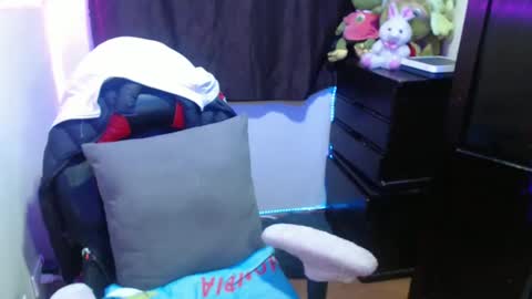 scarleth    follow mee 3 kis online show from 25, 2, 2025