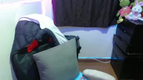 scarleth    follow mee 3 kis online show from 2, 3, 2025