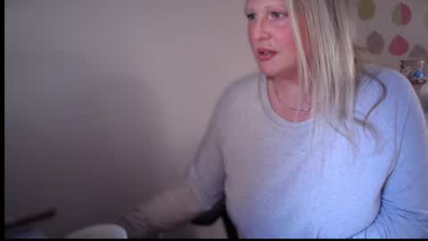 Snapshot of british_bella chatting on 25, 3, 2026 British Bella online show from 25, 3, 2026