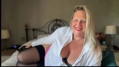 Snapshot of british_bella chatting on 9, 6, 2026 British Bella online show from 9, 6, 2026