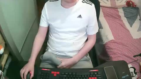 Snapshot of britishtom93 chatting on 5, 4, 2026 British Tom online show from 5, 4, 2026