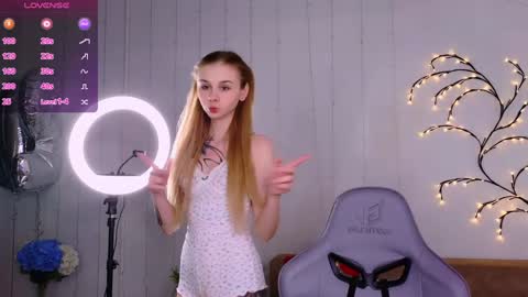 Snapshot of britney_lynch chatting on 8, 1, 2025 Britney online show from 8, 1, 2025