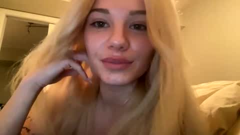 Snapshot of britneycherry08 chatting on 23, 4, 2026 britneycherry08 online show from 23, 4, 2026