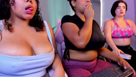 Snapshot of brittany_cute18 chatting on 1, 3, 2025 online show from 1, 3, 2025