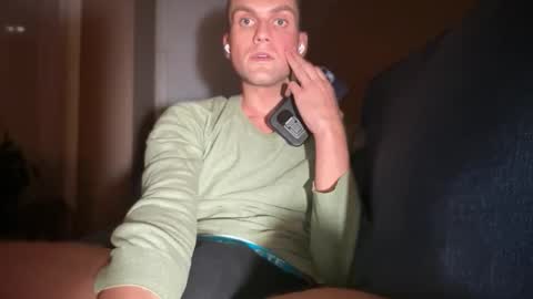 Snapshot of brodystarrr chatting on 21, 10, 2025 brodystarrr online show from 21, 10, 2025