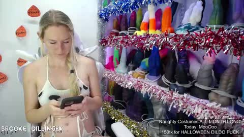 Snapshot of brookedillinger chatting on 24, 10, 2025 Brooke1993 online show from 24, 10, 2025
