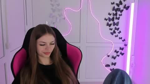 Snapshot of brooklunglow_ chatting on 4, 7, 2026 Vlada online show from 4, 7, 2026