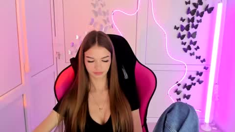 Snapshot of brooklunglow_ chatting on 24, 7, 2026 Vlada online show from 24, 7, 2026