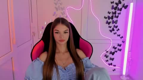 Snapshot of brooklunglow_ chatting on 26, 7, 2026 Vlada online show from 26, 7, 2026