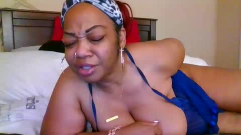 Snapshot of brownroundrenee chatting on 12, 3, 2026 brownroundrenee online show from 12, 3, 2026