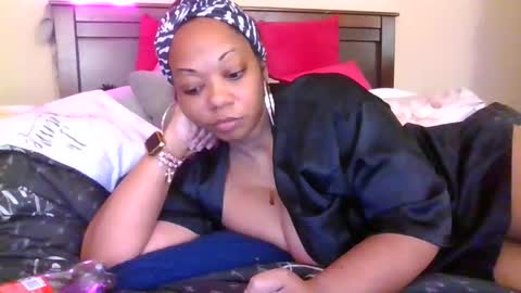 Snapshot of brownroundrenee chatting on 31, 3, 2026 brownroundrenee online show from 31, 3, 2026