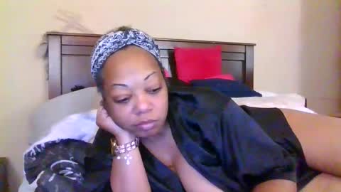 Snapshot of brownroundrenee chatting on 6, 4, 2026 brownroundrenee online show from 6, 4, 2026