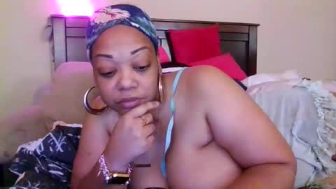 Snapshot of brownroundrenee chatting on 11, 4, 2026 brownroundrenee online show from 11, 4, 2026