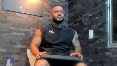 Snapshot of brucedallas chatting on 19, 4, 2026 brucedallas online show from 19, 4, 2026