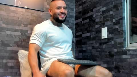 Snapshot of brucedallas chatting on 2, 5, 2026 brucedallas online show from 2, 5, 2026