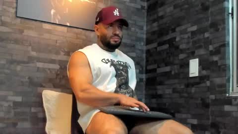Snapshot of brucedallas chatting on 15, 5, 2026 brucedallas online show from 15, 5, 2026