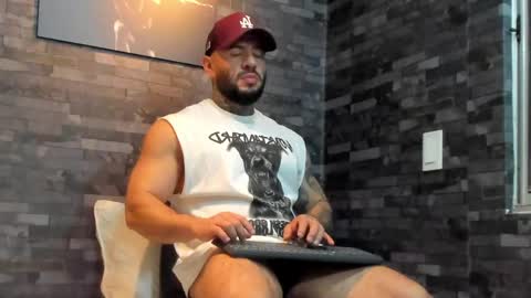 Snapshot of brucedallas chatting on 15, 5, 2026 brucedallas online show from 15, 5, 2026