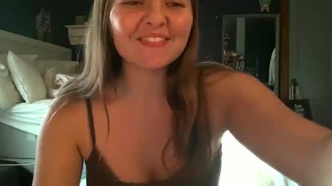 Snapshot of brunettebaby040 chatting on 4, 10, 2025 brunettebaby040 online show from 4, 10, 2025