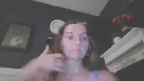 Snapshot of brunettebaby040 chatting on 19, 10, 2025 brunettebaby040 online show from 19, 10, 2025