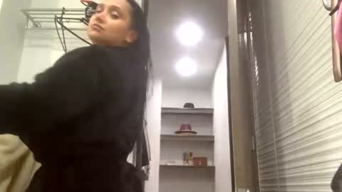 BRUNETTE DIAMOND  online show from 21, 7, 2026