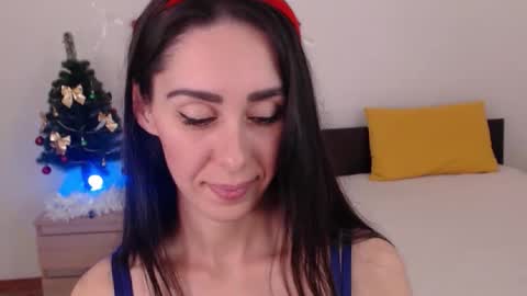 Snapshot of brunettgirl_ chatting on 15, 12, 2025 Ellis online show from 15, 12, 2025