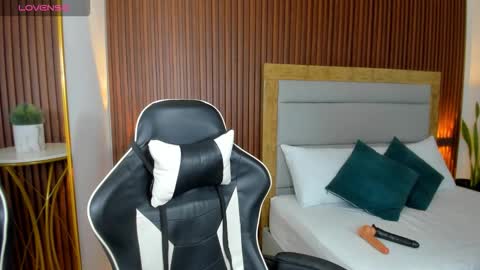 B R U N A online show from 19, 12, 2025