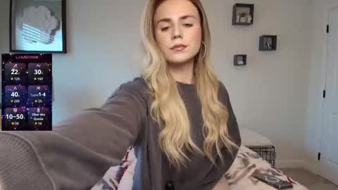 Snapshot of buitifulblonde chatting on 11, 11, 2025 buitifulblonde online show from 11, 11, 2025