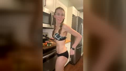 Snapshot of bumblebee_bat chatting on 12, 7, 2026 Bumblebee Bat Girl athletic fit smalltits skinny natural online show from 12, 7, 2026