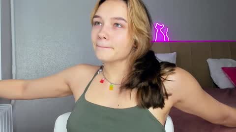 Snapshot of bunny_bonny chatting on 2, 3, 2025 Alice online show from 2, 3, 2025