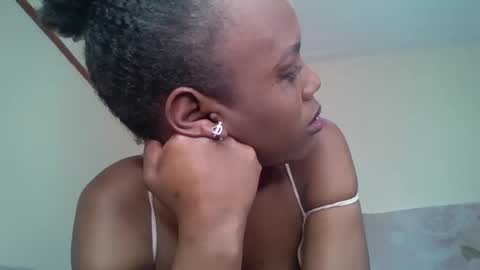Snapshot of bunnydiva_ chatting on 4, 10, 2025 bunnydiva_ online show from 4, 10, 2025