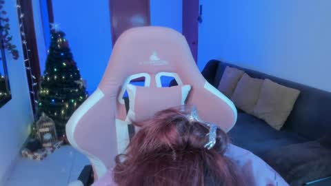 Im Val Welcome to my room My instagram Bubble cosmic online show from 13, 12, 2024