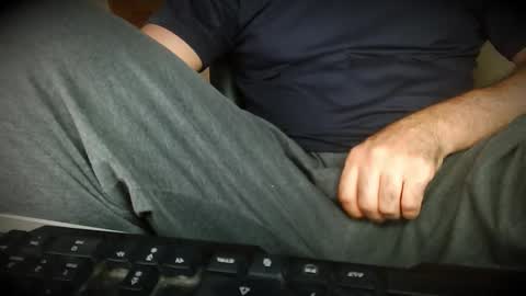 Snapshot of burlymonster chatting on 13, 10, 2025 Hairy Arabian online show from 13, 10, 2025