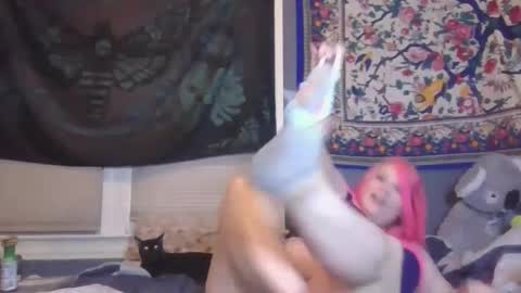 Snapshot of burnthemail chatting on 6, 2, 2025 lilly online show from 6, 2, 2025