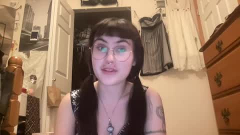 esme gray online show from 3, 8, 2026