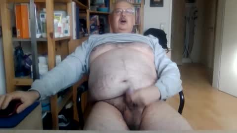 Snapshot of busibaer666 chatting on 4, 11, 2025 busi online show from 4, 11, 2025