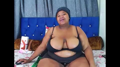 Snapshot of bustybmwx chatting on 28, 10, 2025 bustybmwx online show from 28, 10, 2025