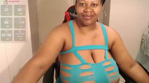 Snapshot of bustylisa85 chatting on 8, 12, 2024 lisa online show from 8, 12, 2024