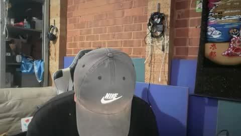 buzzzzzzz01 online show from 14, 12, 2025